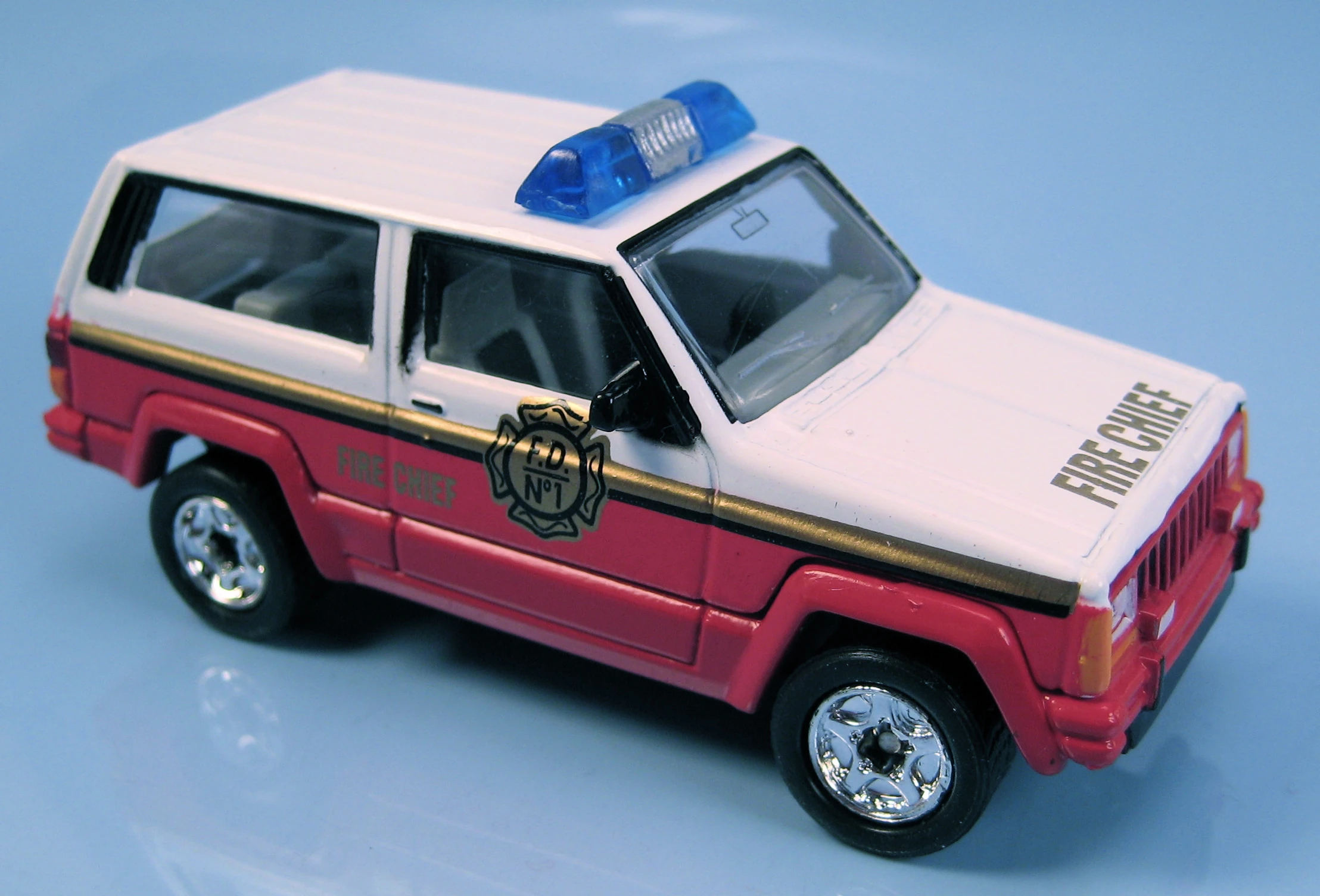 Jeep Cherokee (White and Red, Fire Chief, FD No.1, Gold stripe)