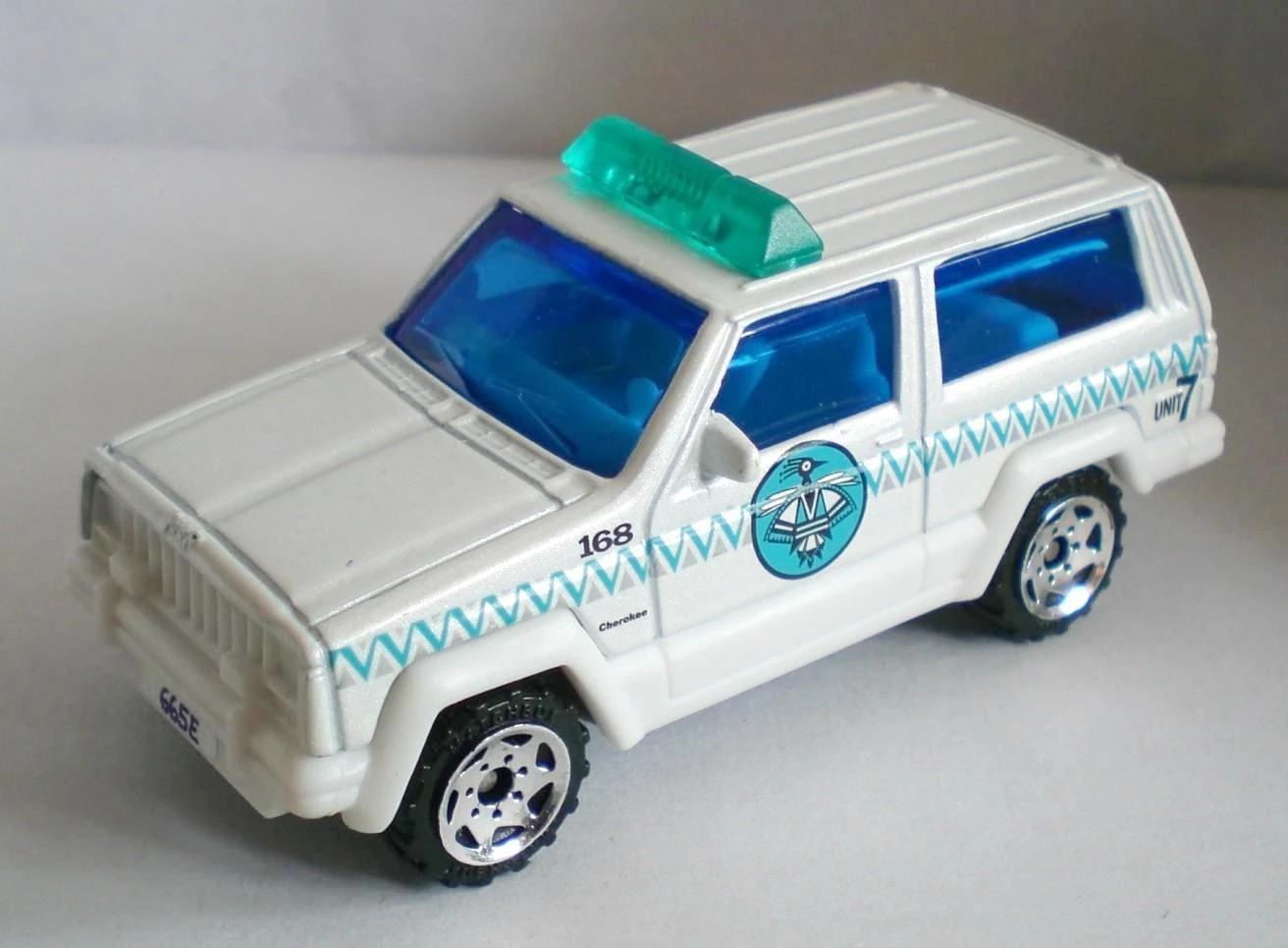 Jeep Cherokee (White, Blue and Silver design
Unit 7, 168)