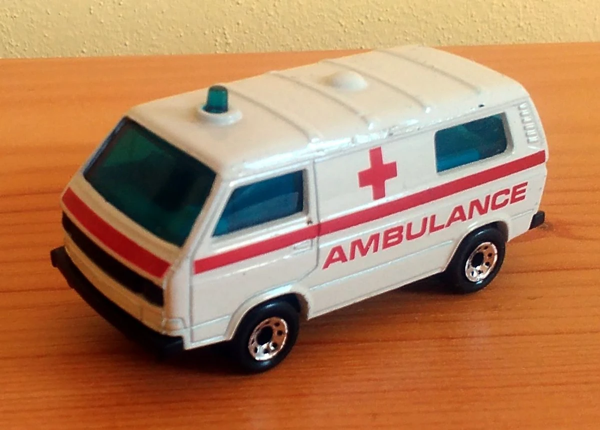 Volkswagen Transporter Ambulance (White, Red stripe, Red cross, AMBULANCE)