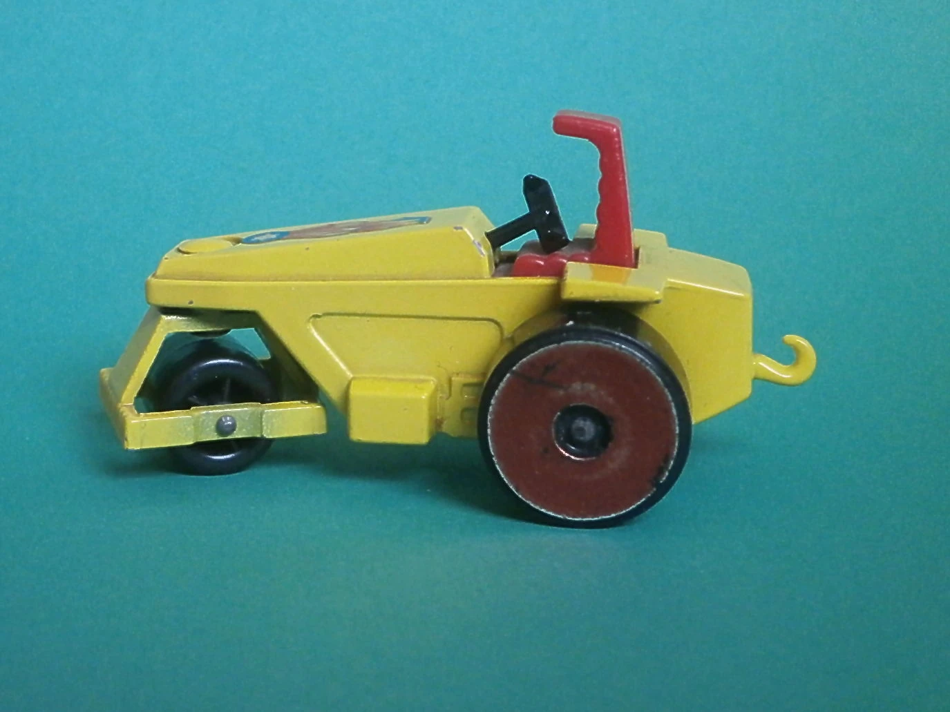 Rod Roller (Yellow, Red, White and Blue sticker)