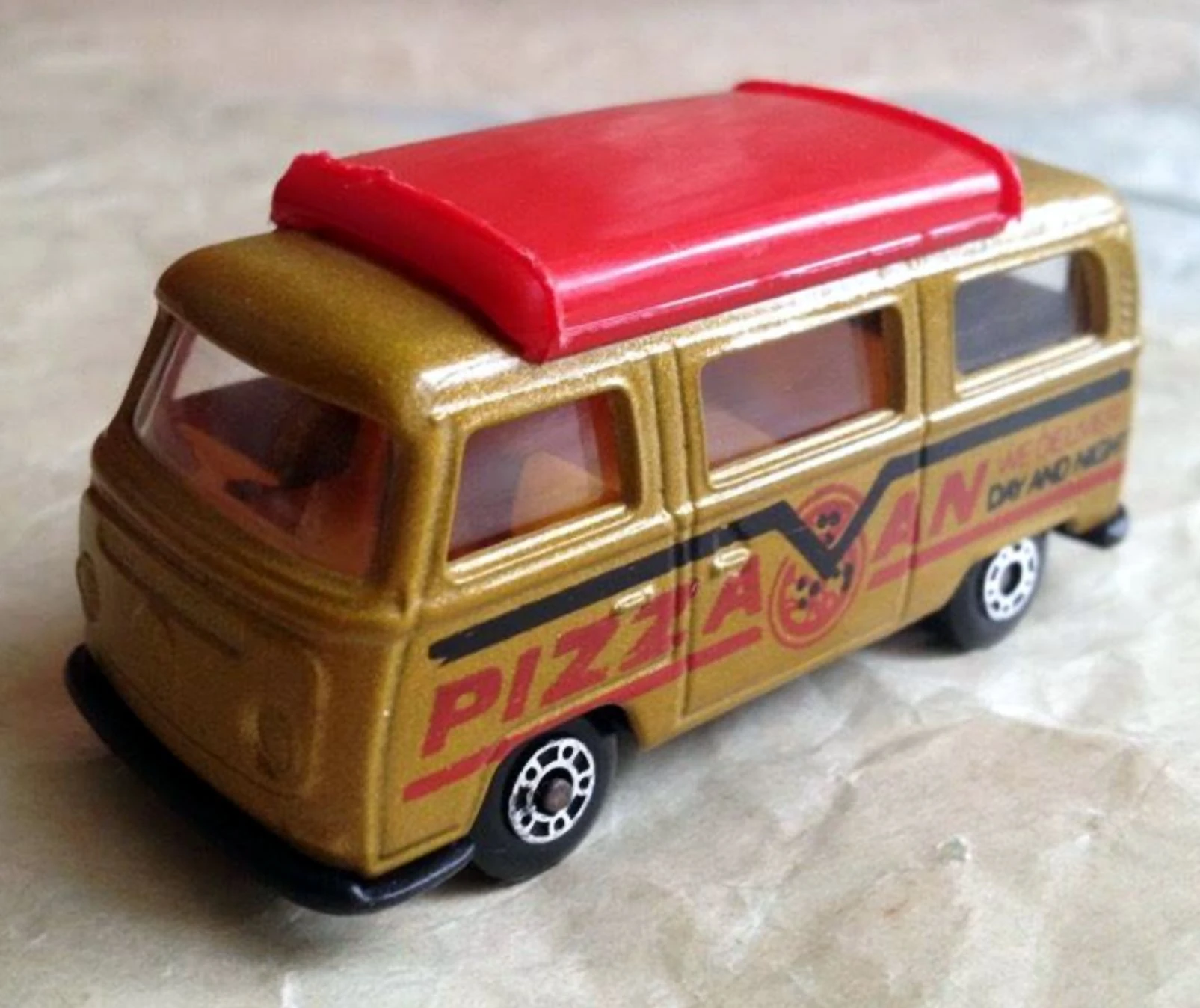 Volkswagen Camper (Dormobile) (Gold, PIZZA VAN)