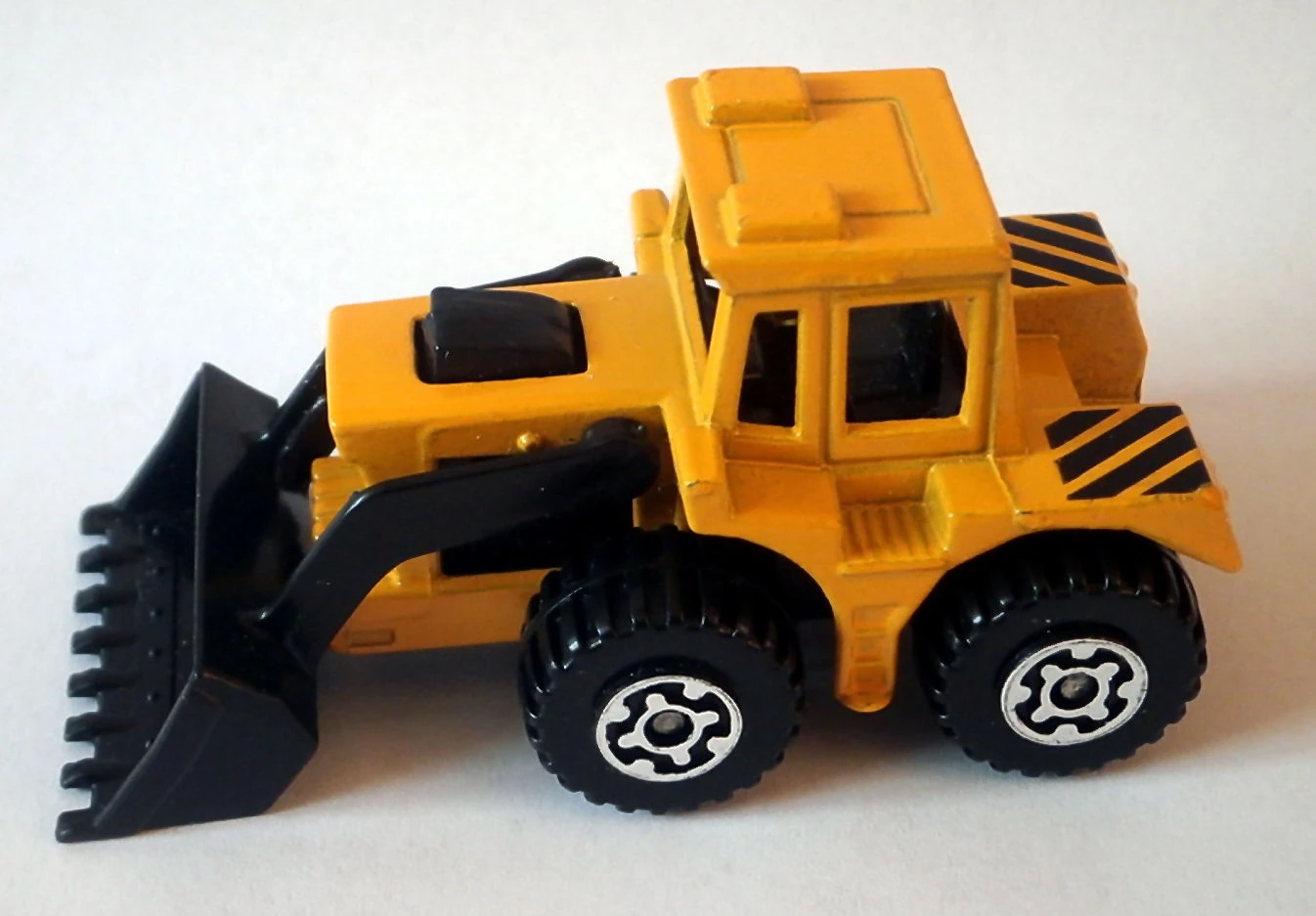 Tractor Shovel (Yellow & Black, Black stripes // \\)