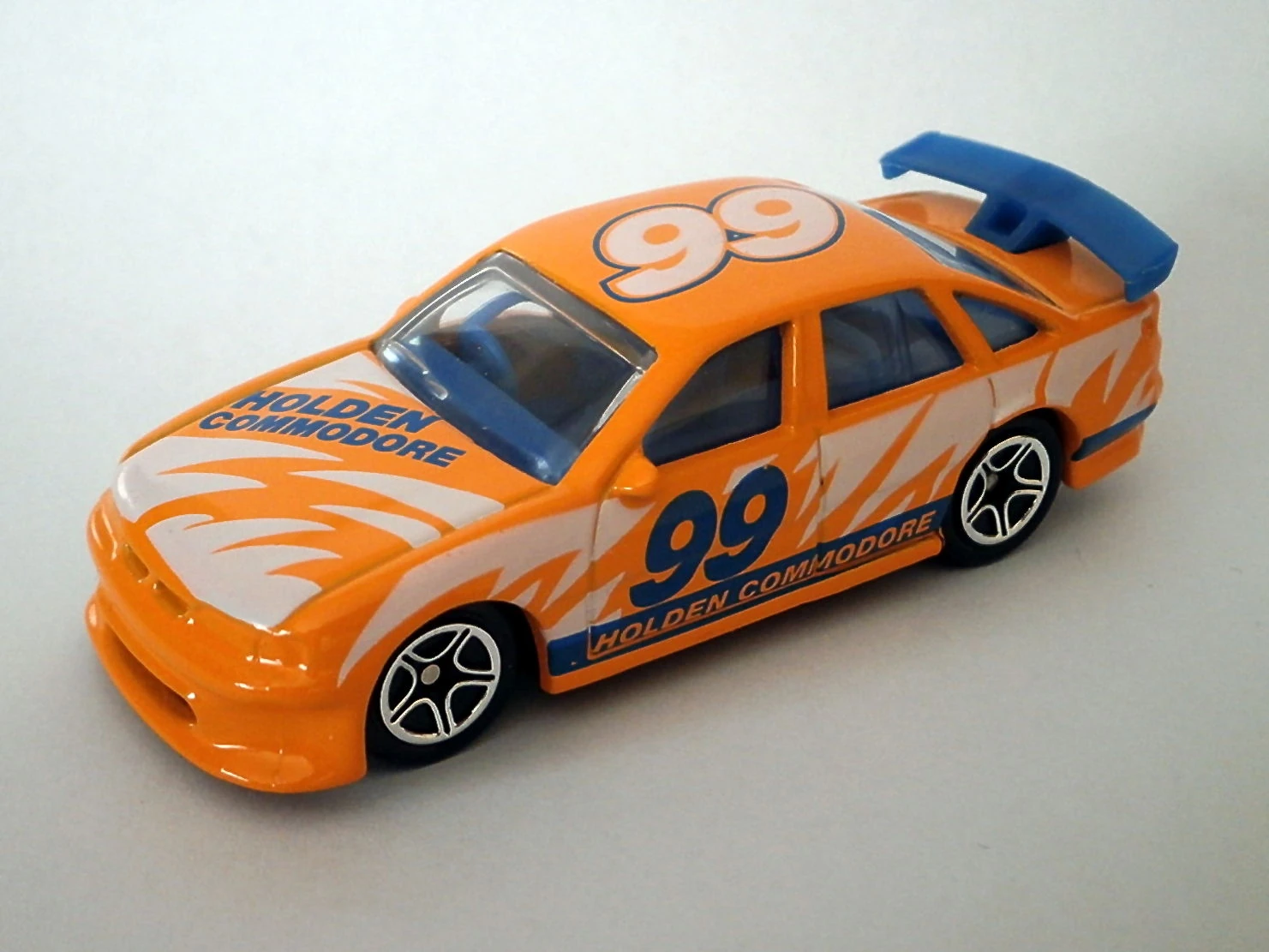 Holden Commodore (Orange, HOLDEN COMMODORE 99)