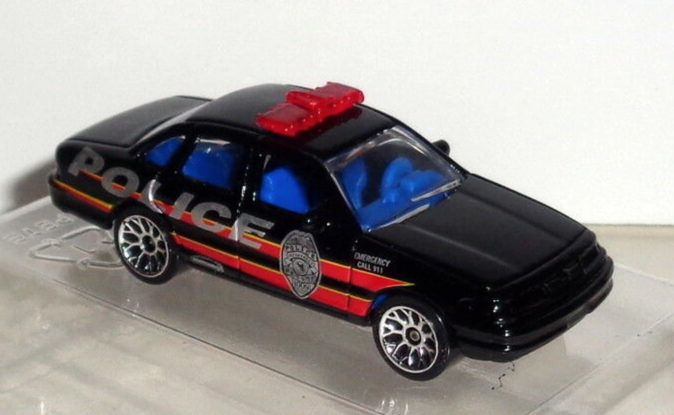 1997 Ford Crown Victoria Police Car (Black, POLICE, Emergency Call 911, Red and Yell…)