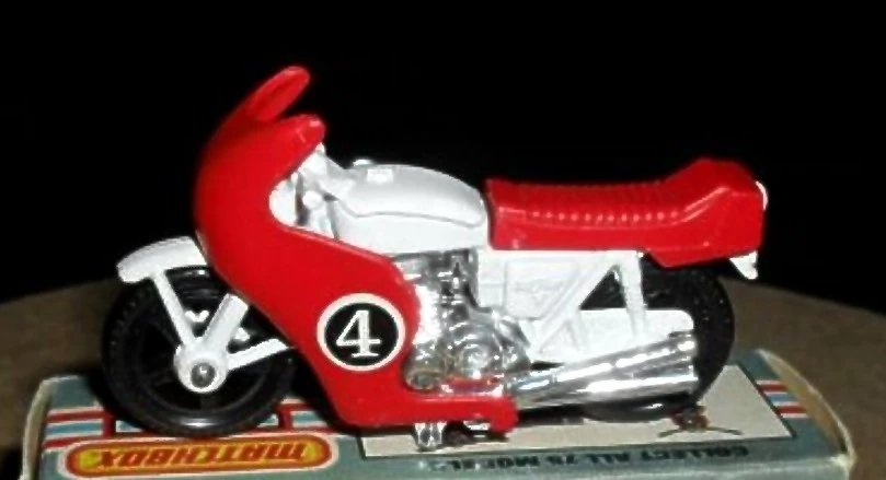 Police Motorcycle (White/Red, 4)
