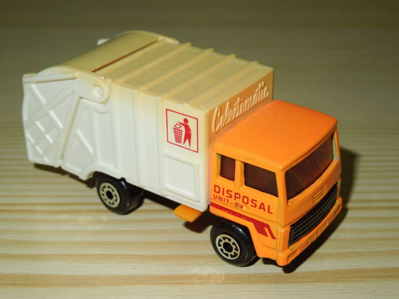 Refuse Truck (1979) (DISPOSAL UNIT-24 with caricature deco)