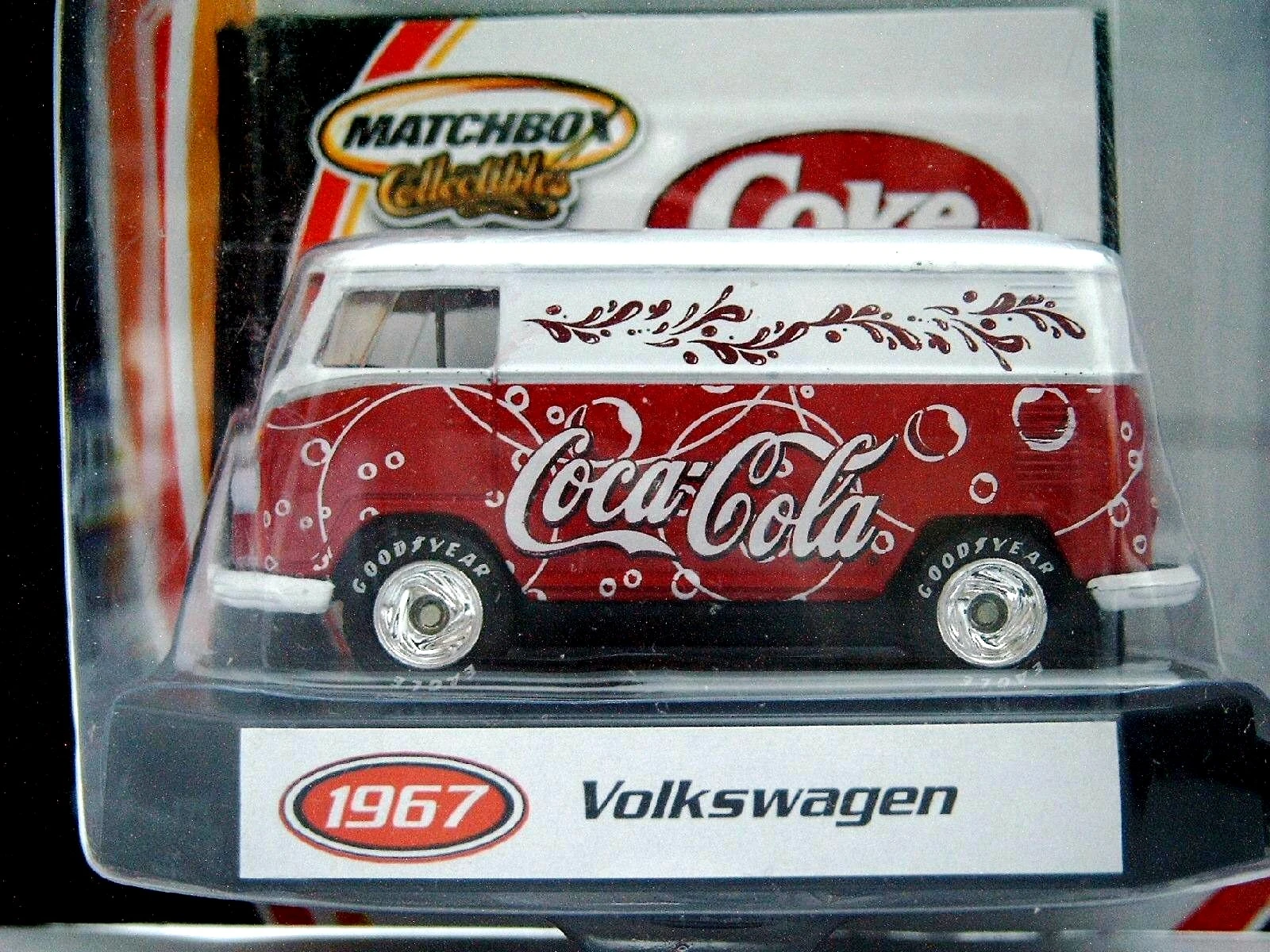VW Delivery Van (Red & White, Red & White bubbles and droplets,
Coca-C…)