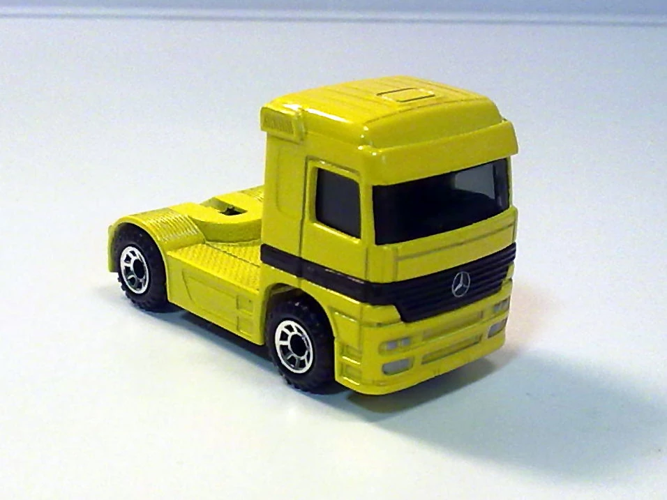 Mercedes-Benz Actros 1857 (Yellow, Headlights)