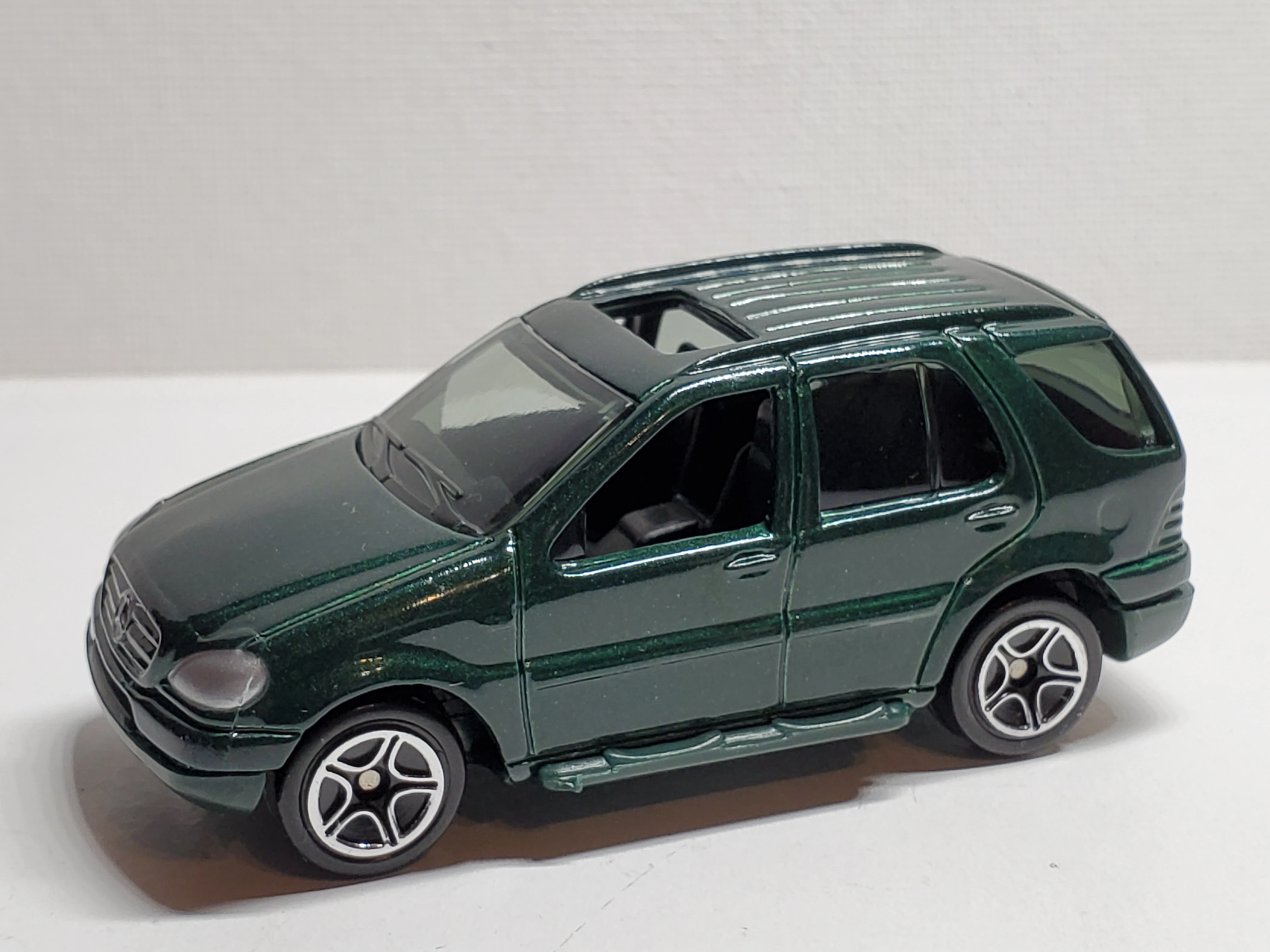 Mercedes-Benz ML 430 (Metalflake Dark Green, Silver headlights, Mercedes logo)