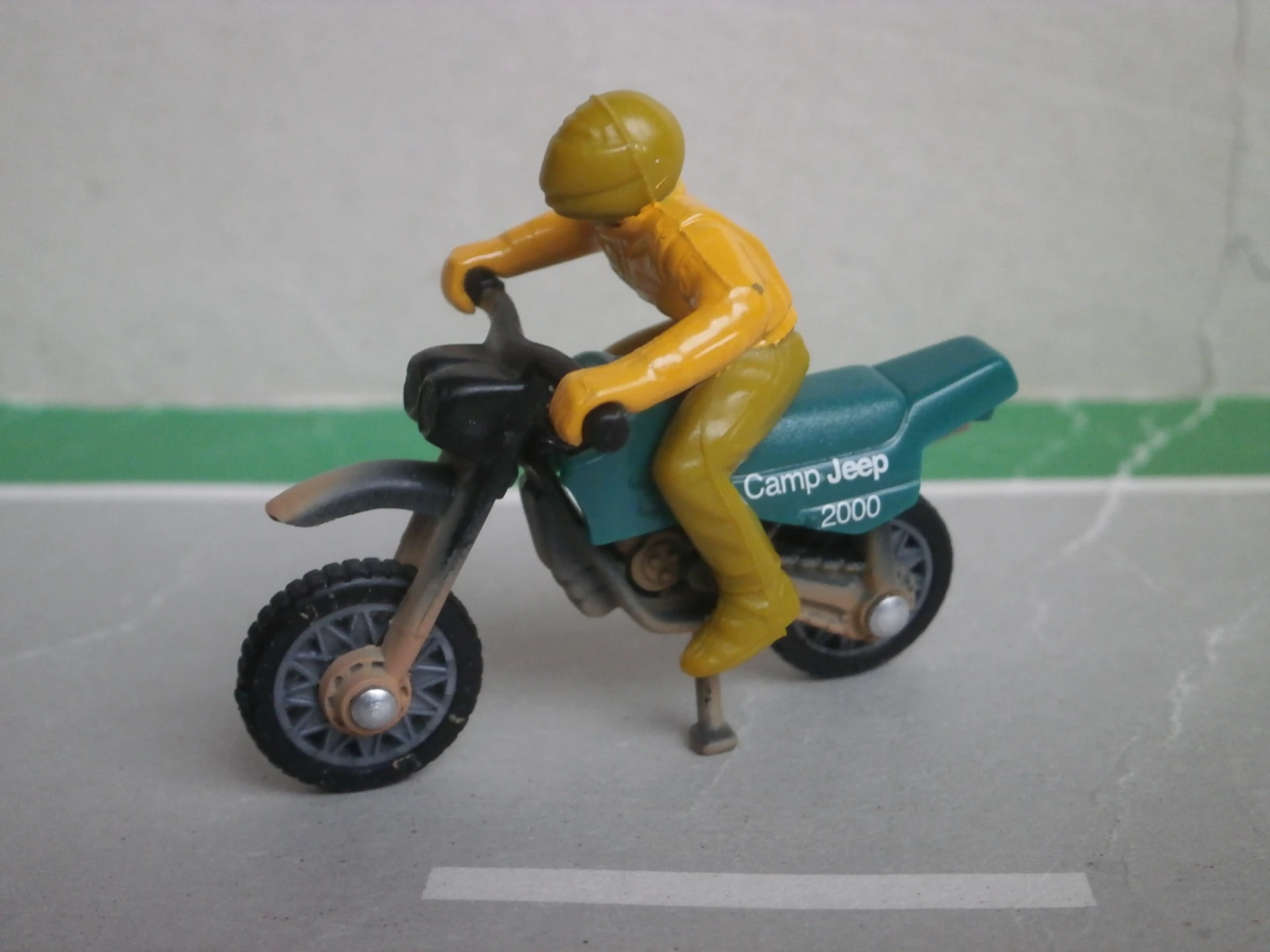 Dirt Bike (Black, Camp Jeep 2000, mud design)