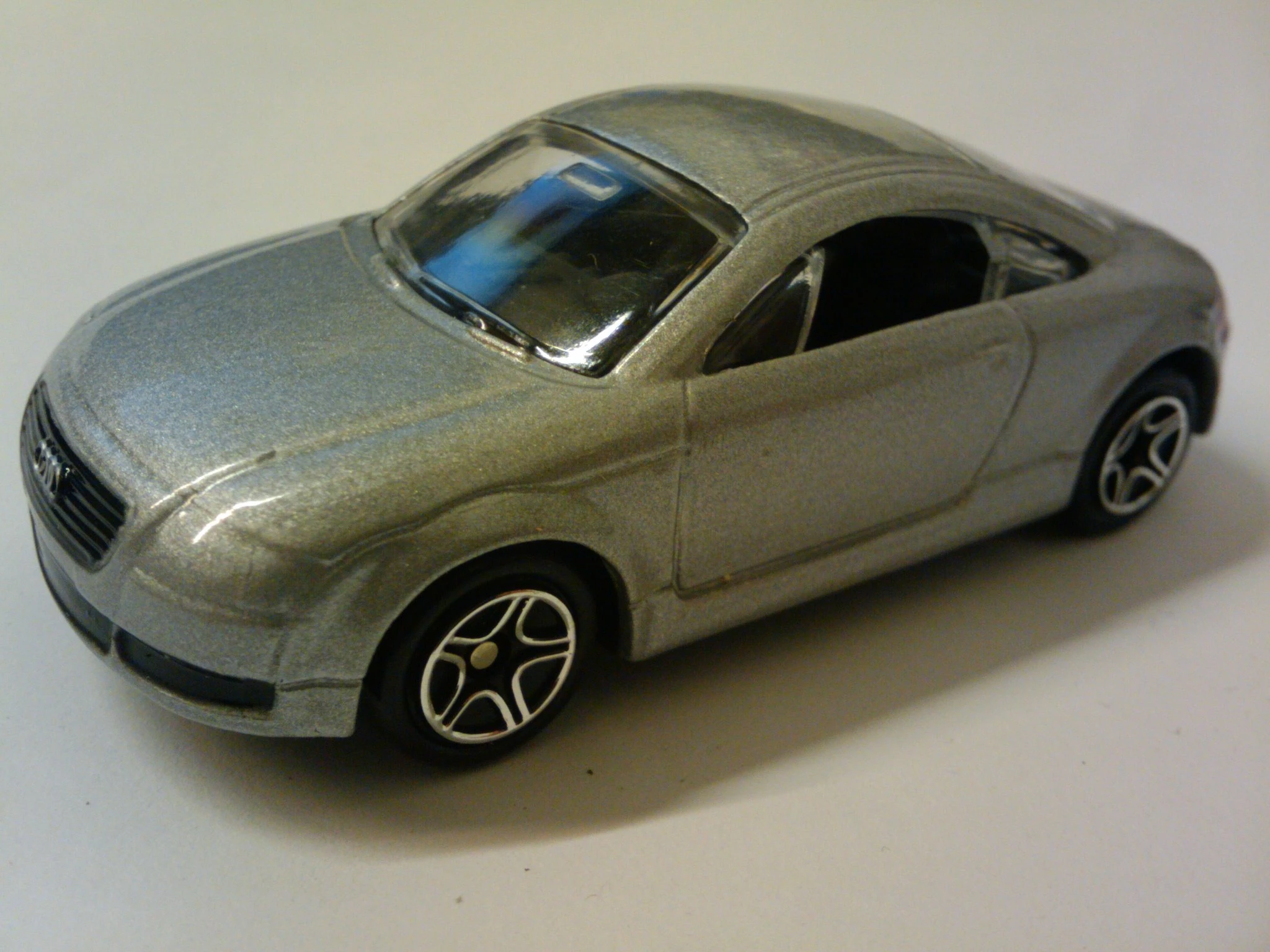 Audi TT (Silver, Black grille and openings, Red taillight…)