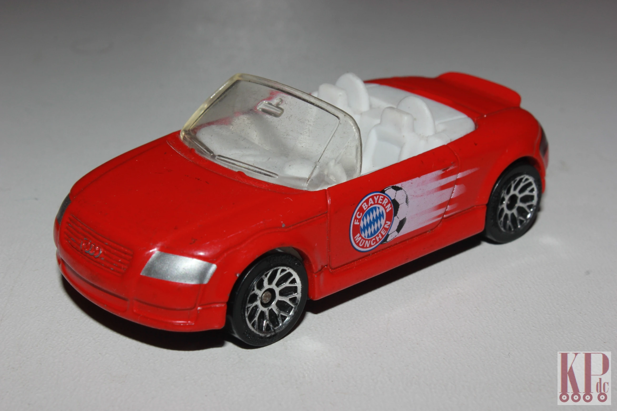 Audi TT Roadster (Red, Silver headlights, Red taillights, FC Ba…)