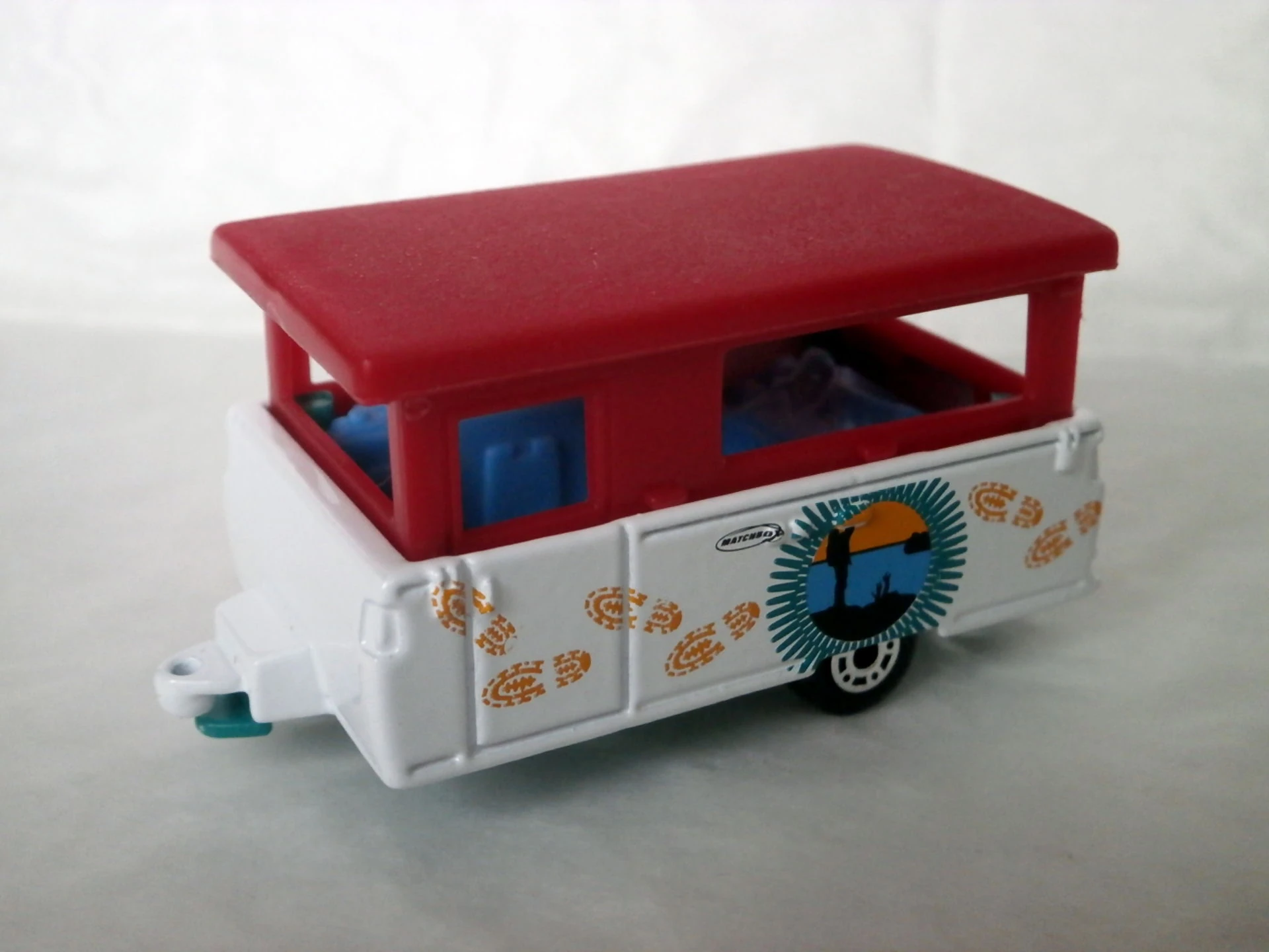 Pop Up Camper (White, Footprints, burst design)