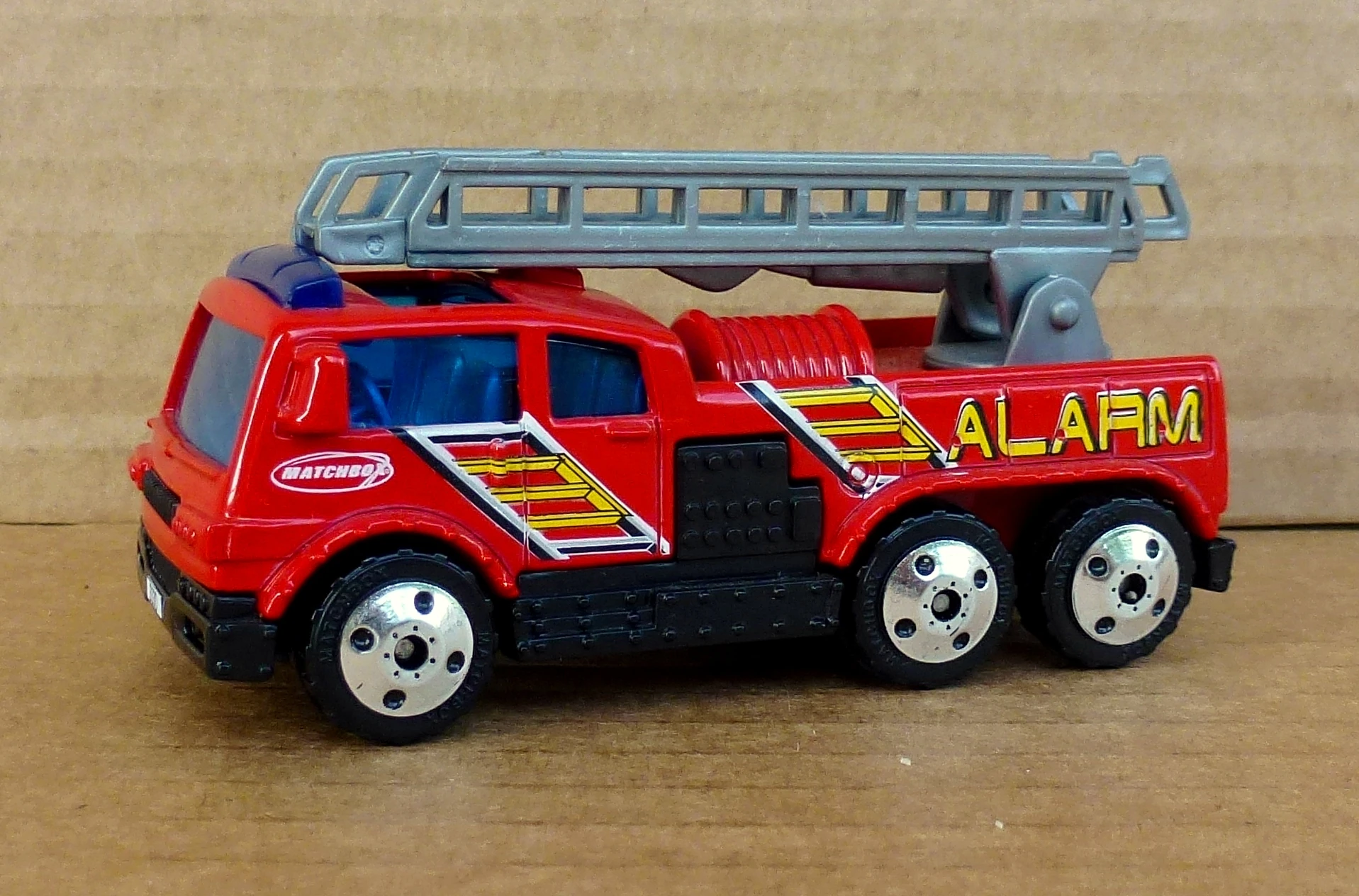 Ladder Truck (Red, Alarm)