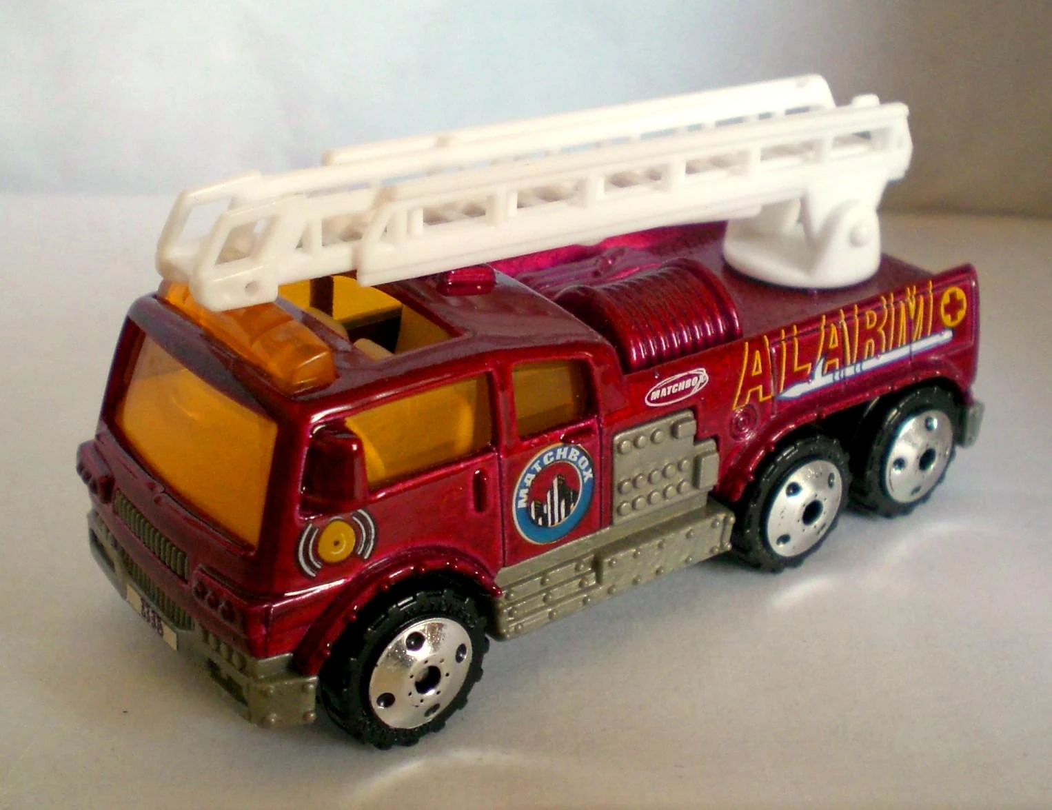 Ladder Truck (Metalflake Red, Alarm)