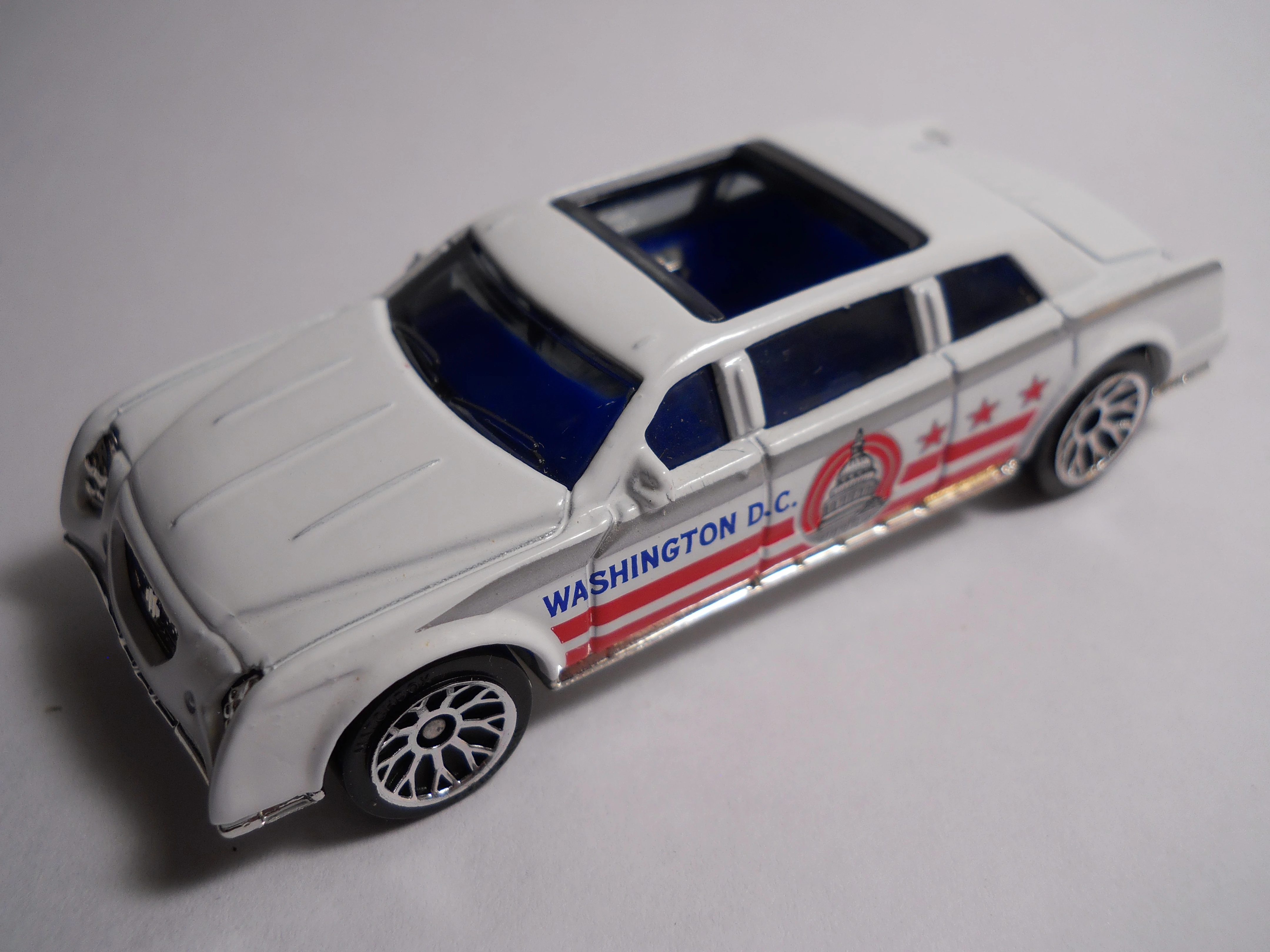 Limousine (White, WASHINGTON D.C.)