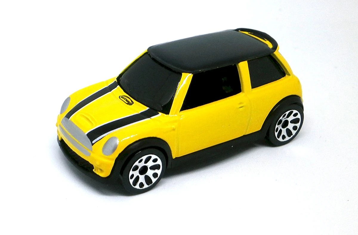 2003 Mini Cooper S (Yellow, Headlights, grille, Silver and Black hoo…)