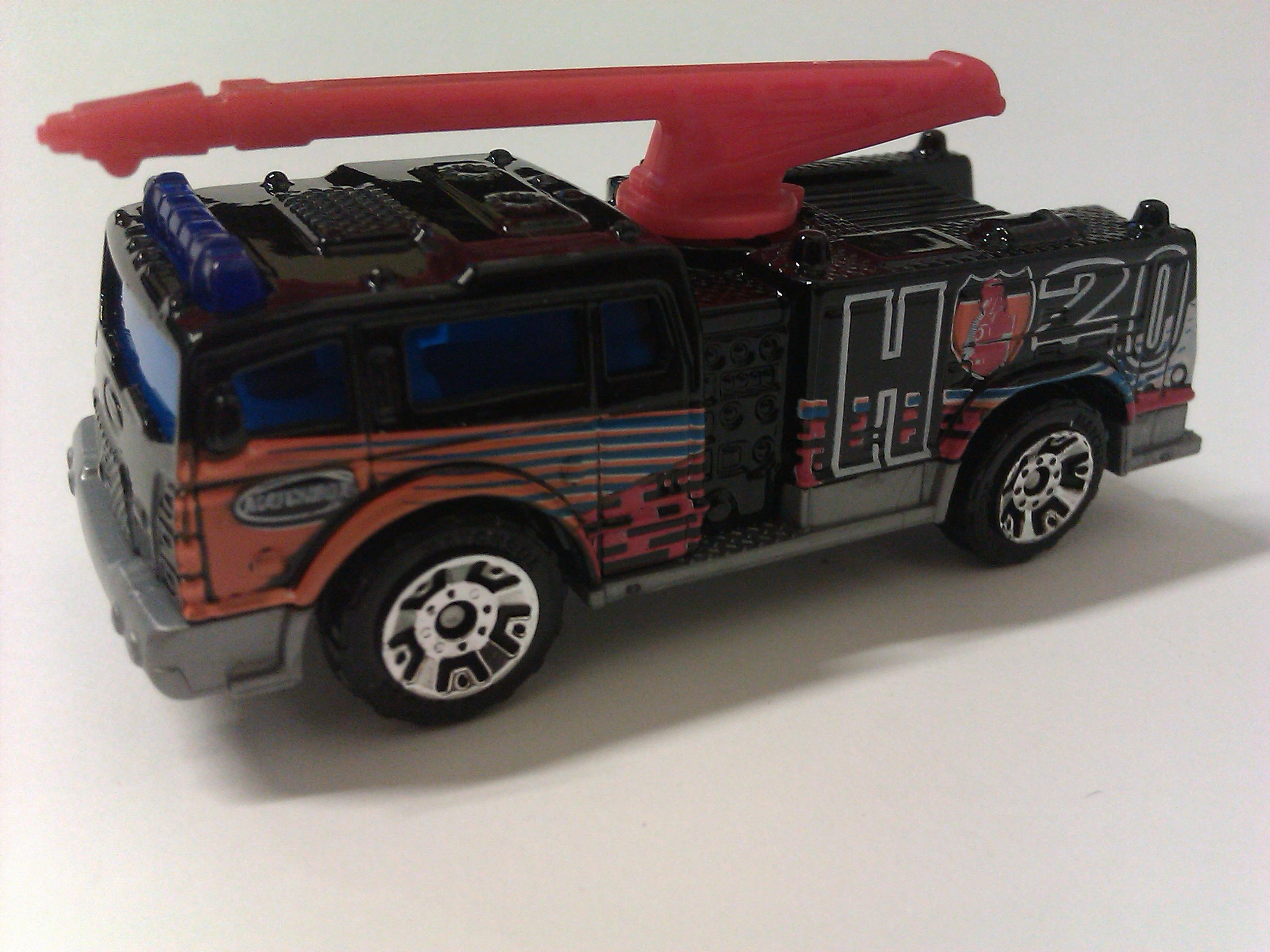 Boom Fire Truck / Fire Quencher (Black, H20, firefighter badge, city tampos)