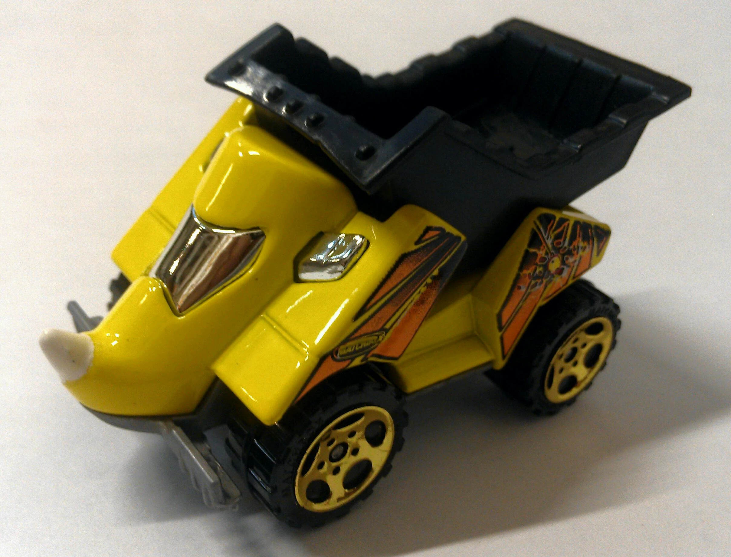 Dump Truck 2004 / Y-Nossarus (Yellow, Black to orange fade polygon)
