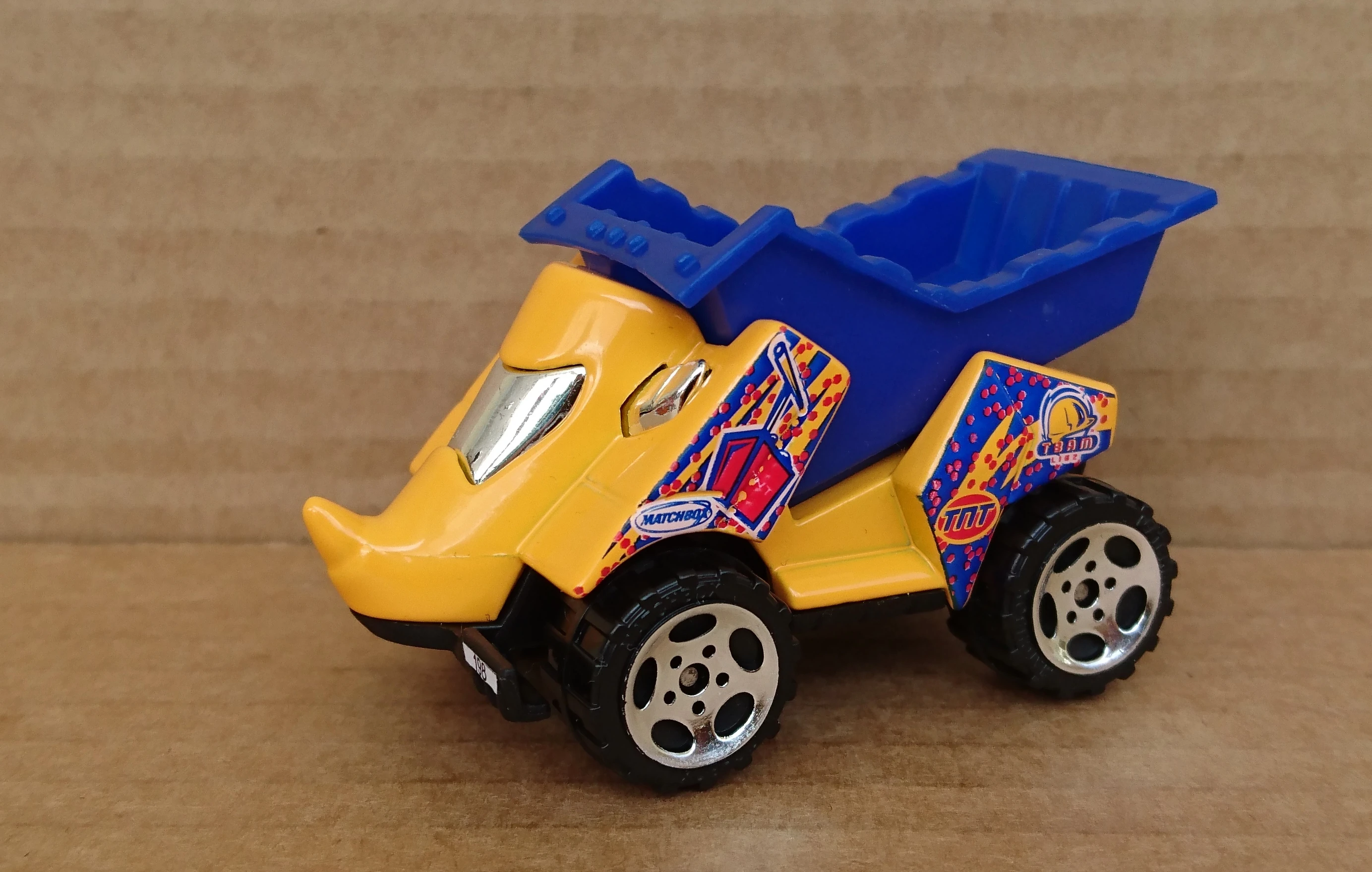 Dump Truck 2004 / Y-Nossarus (Yellow)