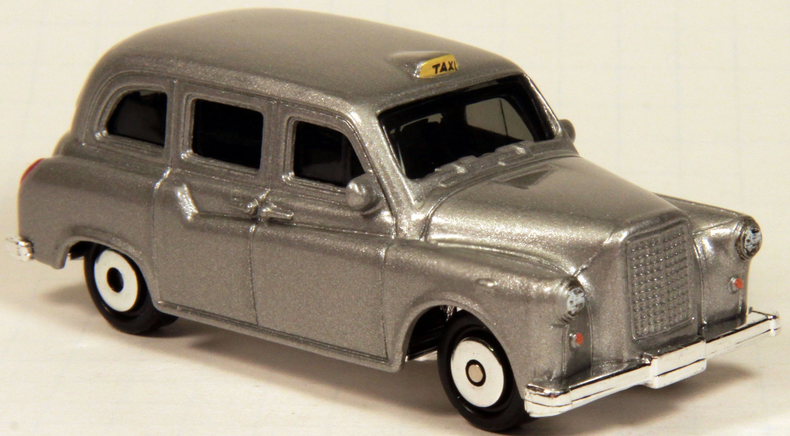 London Taxi (Metalflake Silver, Detailed headlights, taillights, trim de…)