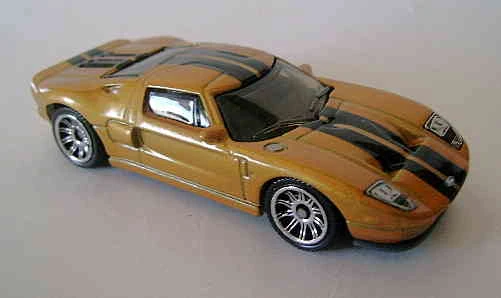 2005 Ford GT (Metalflake Gold, Detailed headlights, Black racing stripe…)