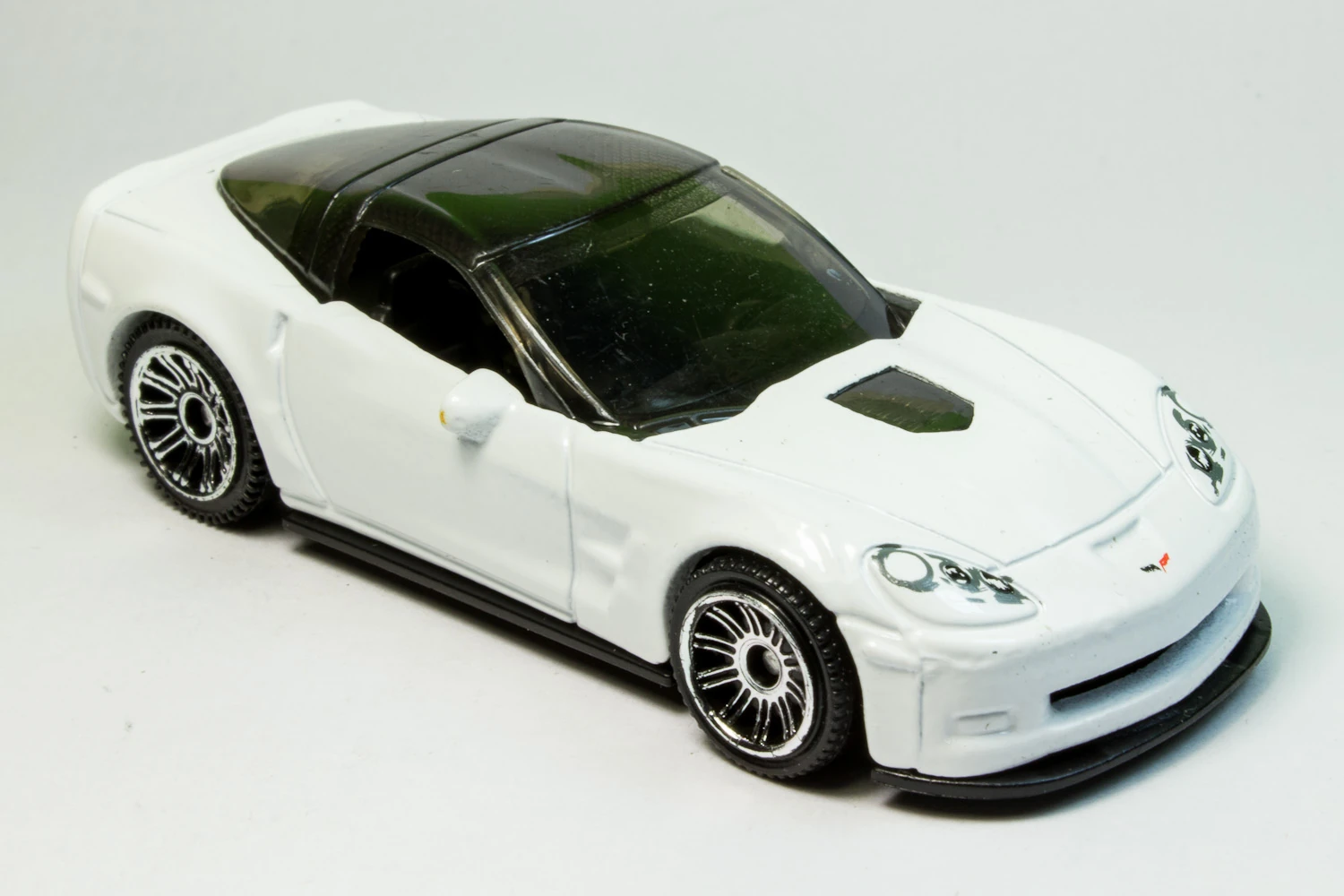 2009 Chevrolet Corvette ZR-1 (White, Detailed headlights, taillights and trim…)