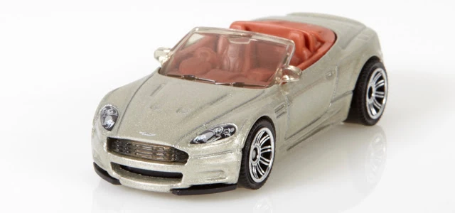 Aston Martin DBS Volante (Metalflake Champagne, Detailed trim)