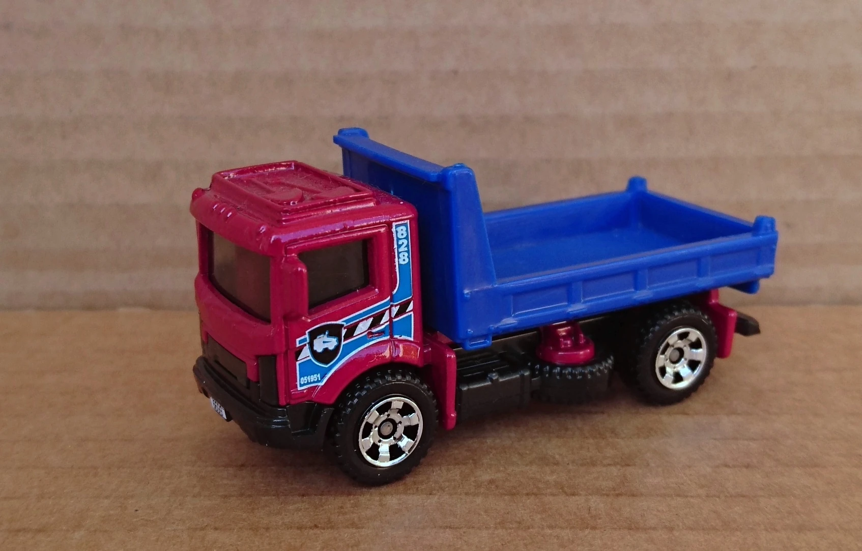 Pit King (Red, 828, 051951)