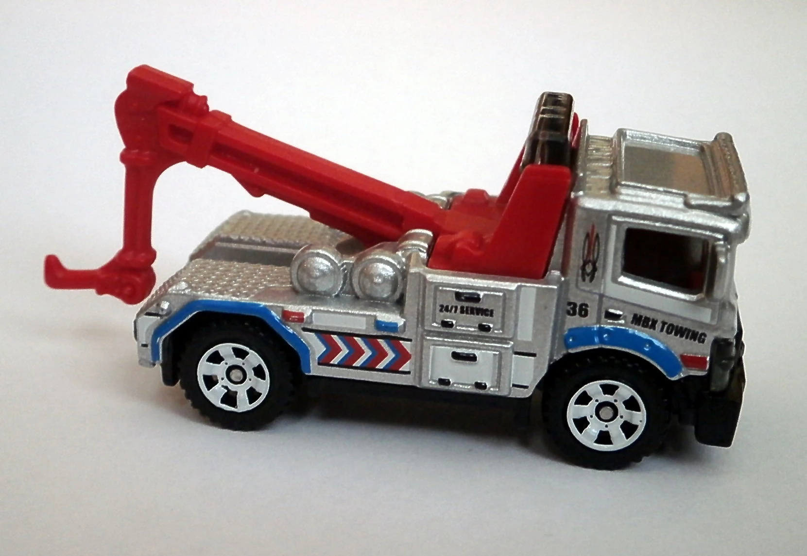 Urban Tow Truck / MBX Urban Tow Truck (2021) (Silver, MBX TOWING, 36)
