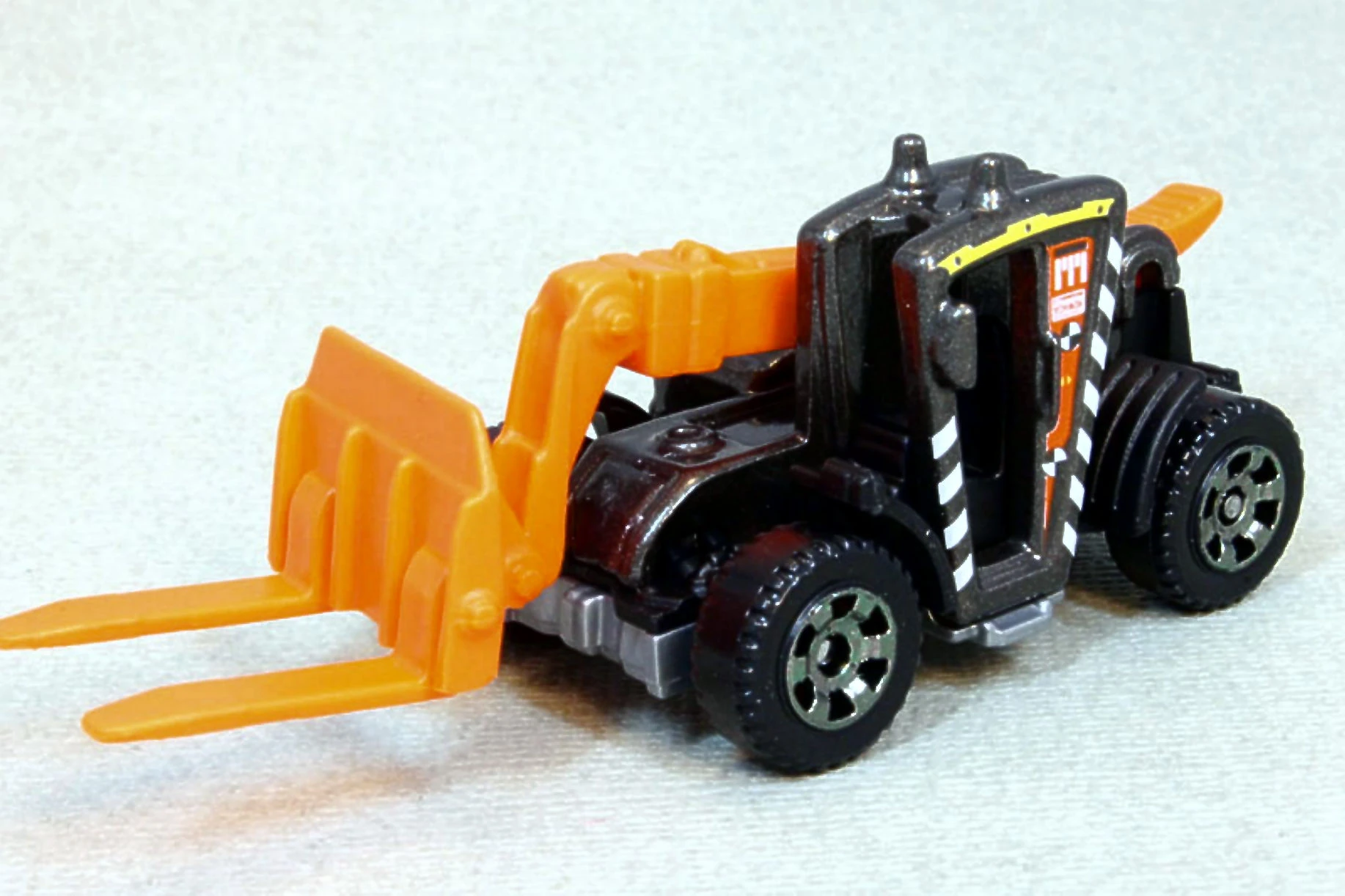 Load Lifter / MBX Load Lifter (2024) (Metalflake Charcoal, Matchbox Toybox)