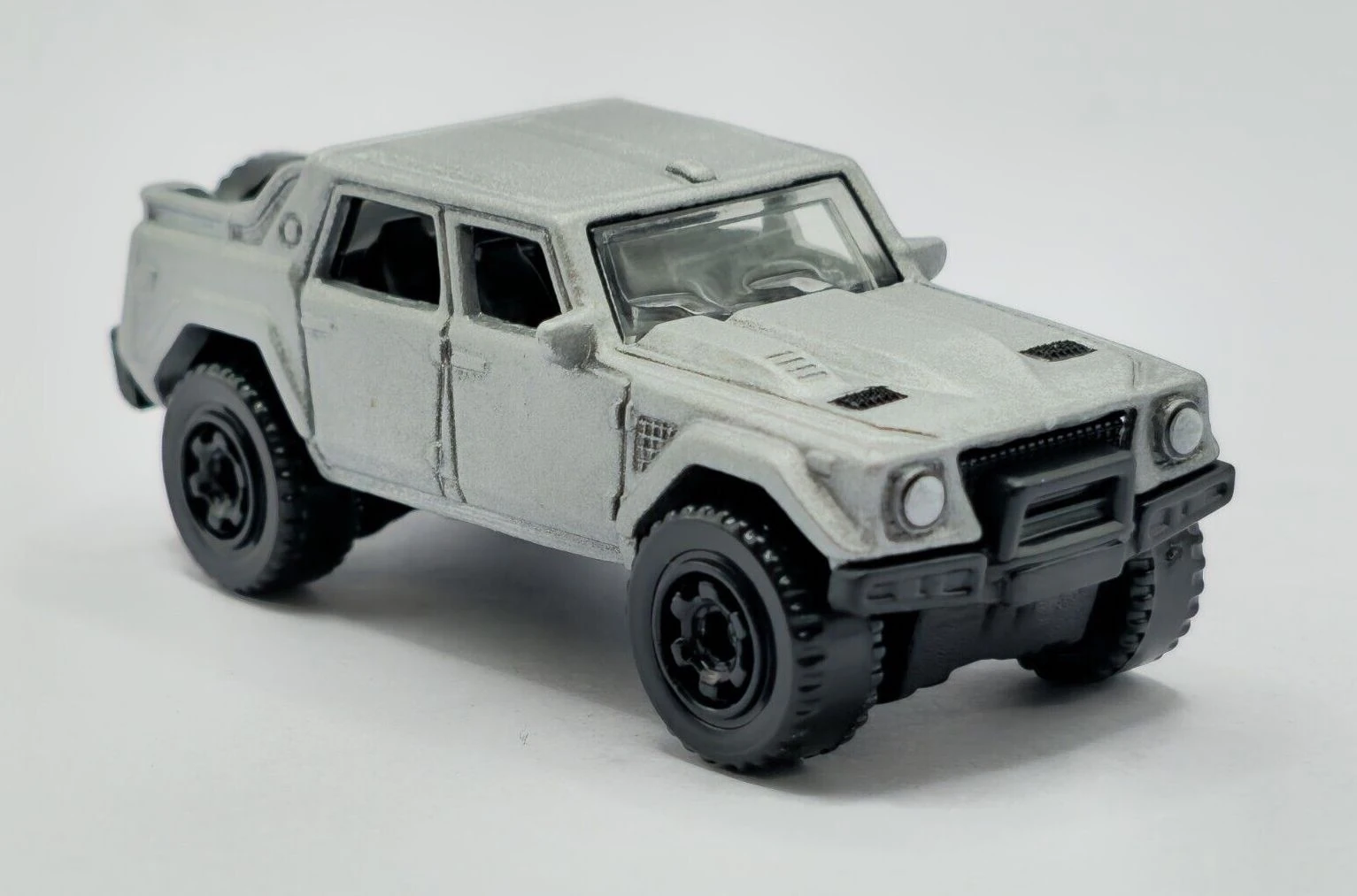 Lamborghini LM002 (Matte Metalflake Silver, Detailed head and taillights, Lamborghin…)