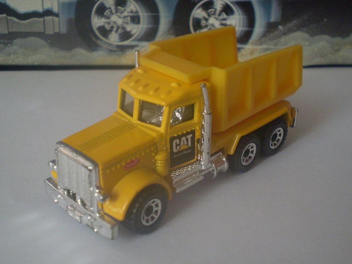 Peterbilt Dump Truck (Yellow, CAT)