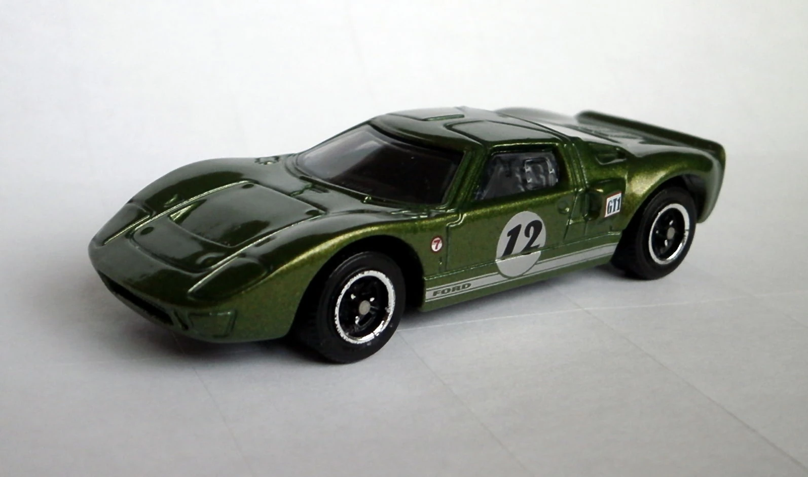 Ford GT40 (MB995) (Metalflake Dark Green, Silver stripe, 12, FORD, GT1)