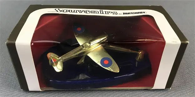 Spitfire (Gold, RAF Roundels)