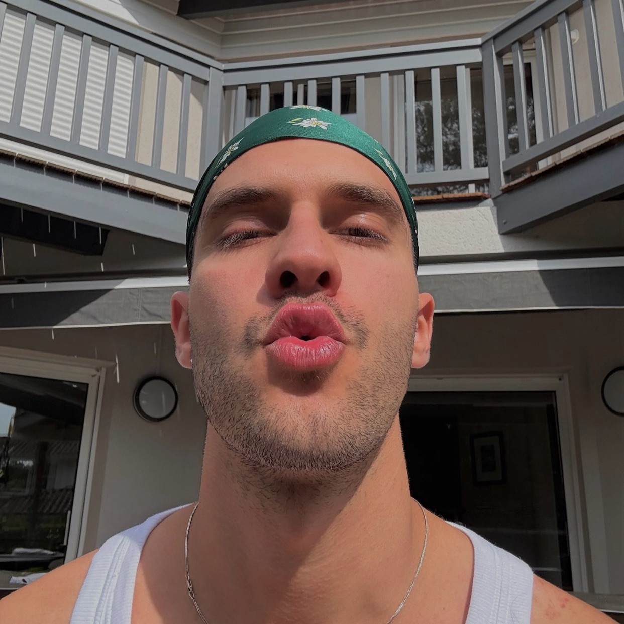 Profile photo of Omar (@omarhn)