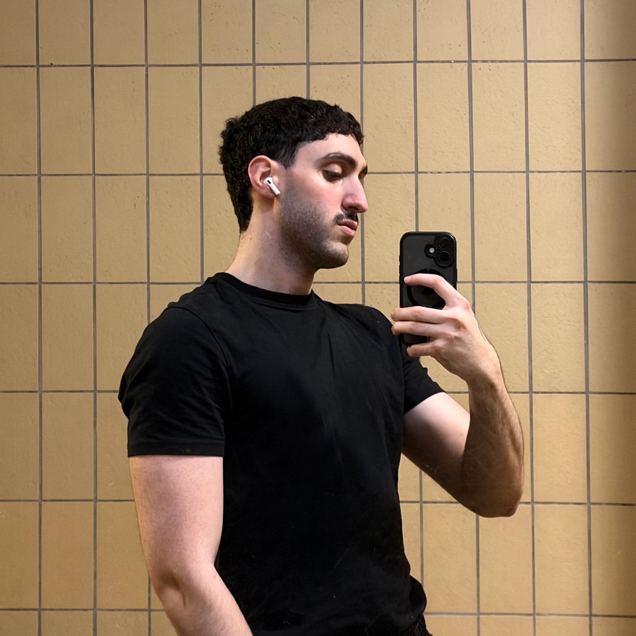 Profile photo of Joseph (@someonescardigan)