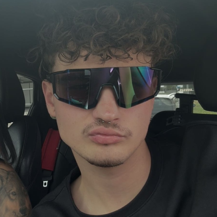 Profile photo of Nik (@x.nikan.x)