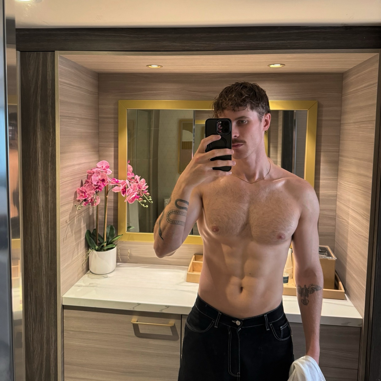 Photo by aboynamedred