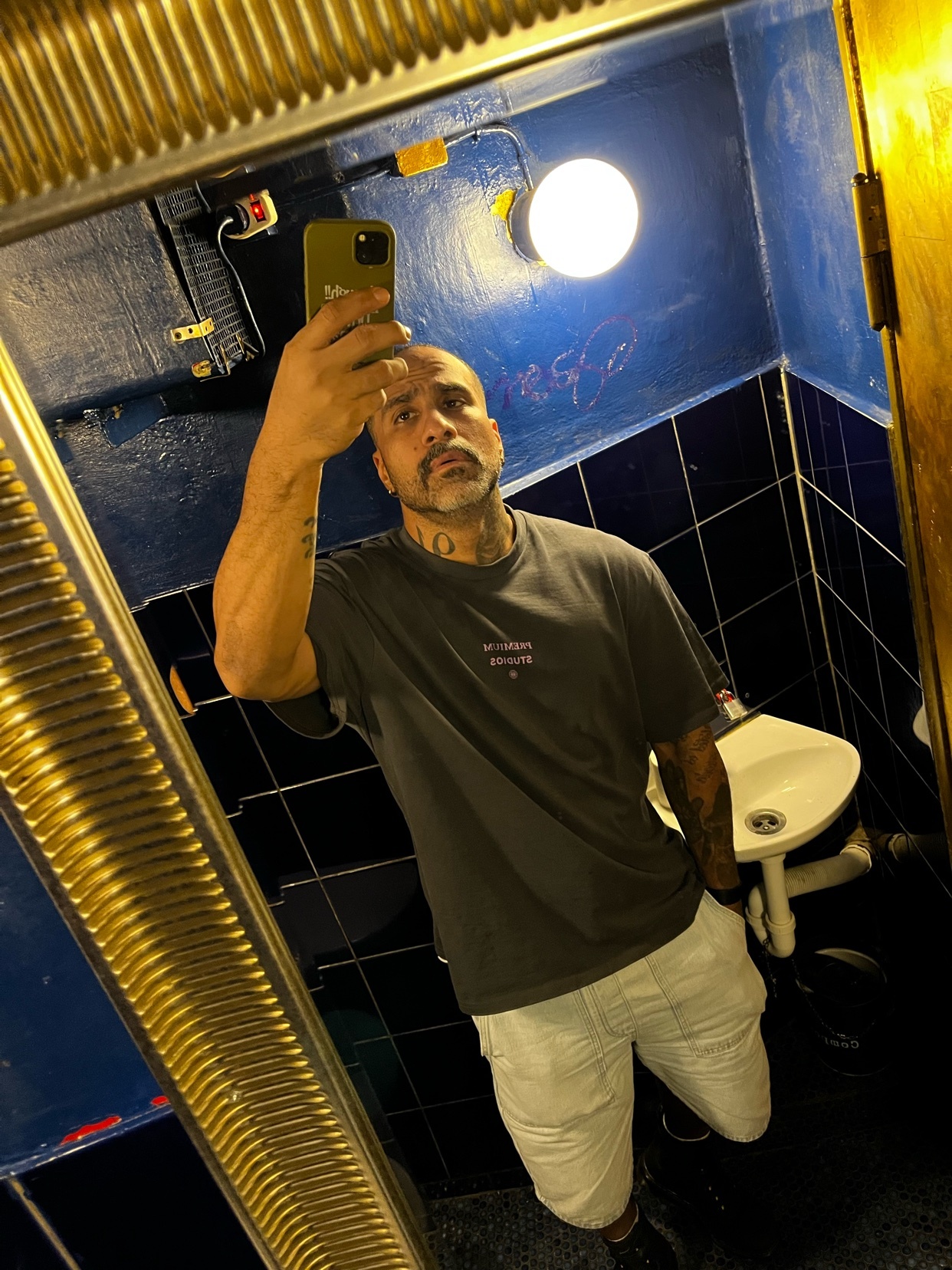 Photo by neyeston-loiz