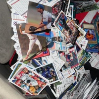 SPORTS & TCG CARD DEALER