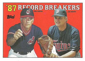Phil Niekro / Joe Niekro