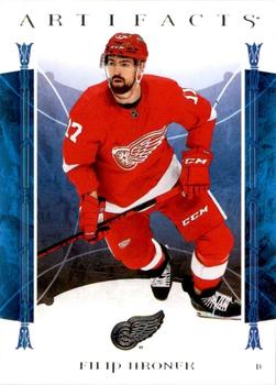 #93 Filip Hronek