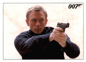 Bond and Camille infiltrate the Perla de las