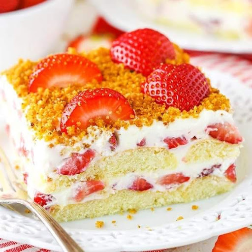 Strawberry Shortcake Icebox Cake! Made with fresh strawberries, a cream