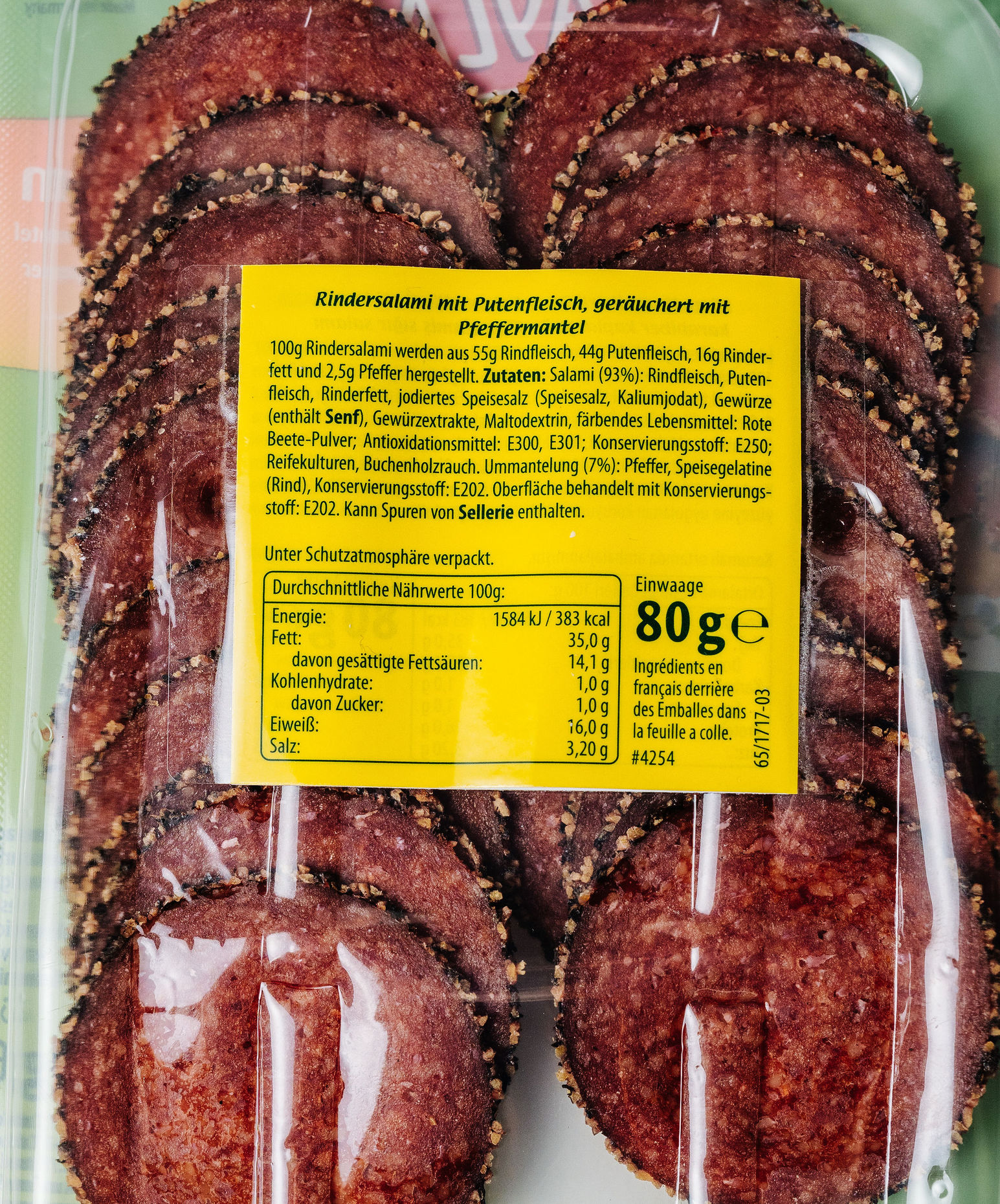 Yayla Rindersalami mit Putenfleisch, geräuchert mit Pfeffermantel