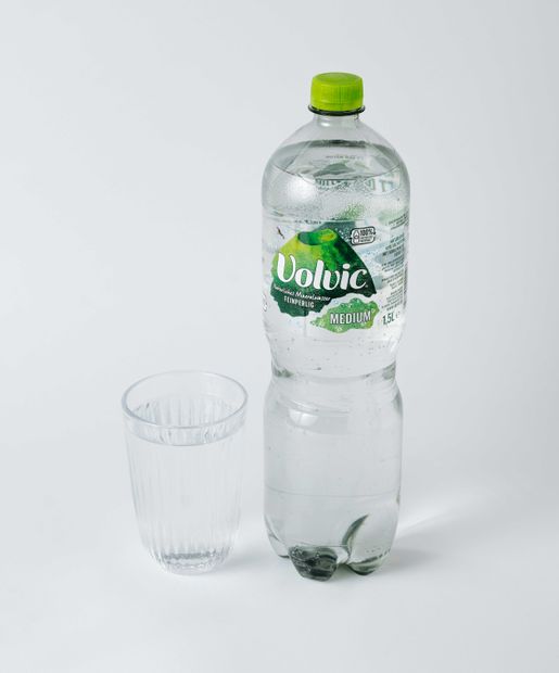 Volvic Mineralwasser mit Kohlensäure (Medium)