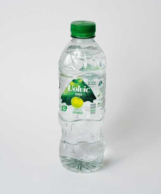 Volvic Mineralwasser mit Apfel Geschmack