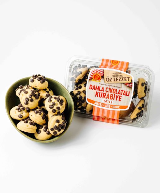 Öz Yufka  Finely Baked Cookies with Chocolates