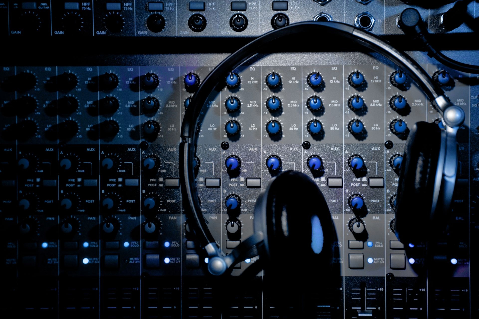 How do zone mixers handle different audio sources and inputs for seamless distribution?